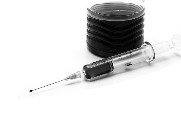 istock syringe isolated on white background, Black and white style 495590181
