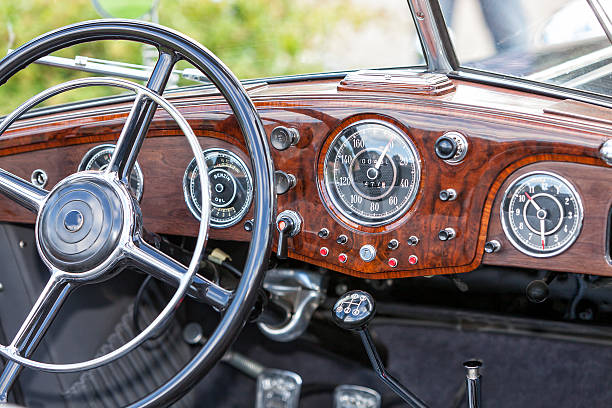 interior de carro antigo - collectors car dashboard odometer mode of transport imagens e fotografias de stock