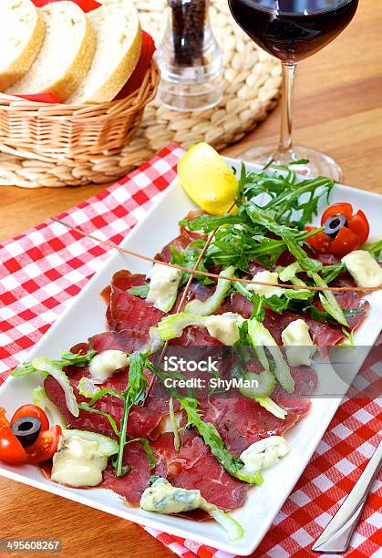 Carpaccio De Carne De Res Foto de stock y más banco de imágenes de Alimento - Alimento, Aperitivo - Plato de comida, Carne