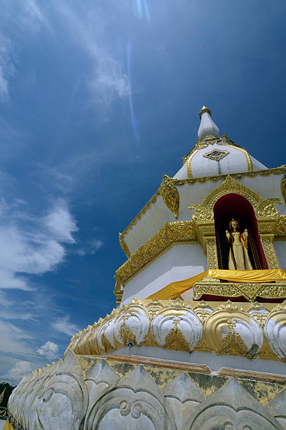 istock THAILAND KING AND TEMPLE 495608635