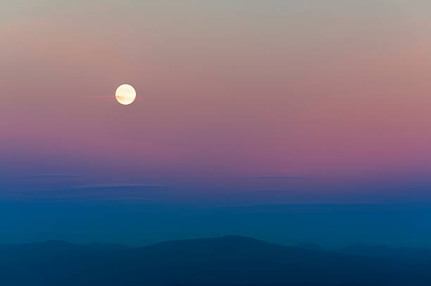 istock Rising Harvest Moon over Casade Mountain Range 495615728
