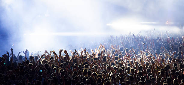 folla al concerto - popular music concert music festival crowd music foto e immagini stock