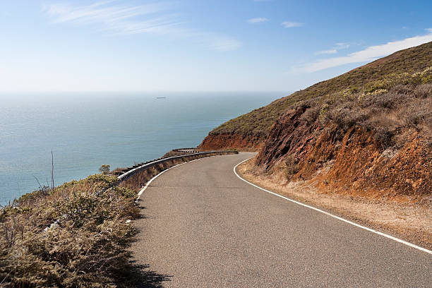 тихоокеанское шоссе побережья - marin headlands стоковые фото и изображения