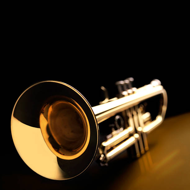 トランペットに黒色の背景 - jazz music trumpet valve ストックフォトと画像