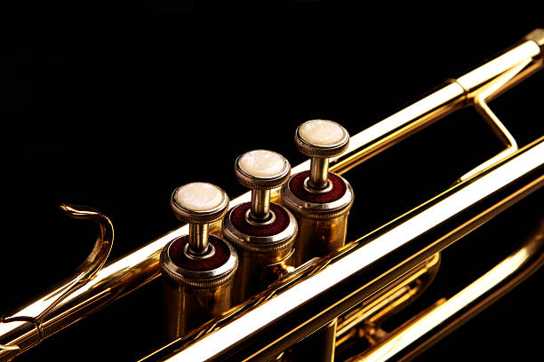 tromba su sfondo nero - brass instrument retro revival old fashioned part of foto e immagini stock