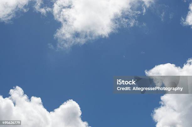 Cielo Azul Y Nubes Foto de stock y más banco de imágenes de Abierto - Abierto, Aire libre, Azul