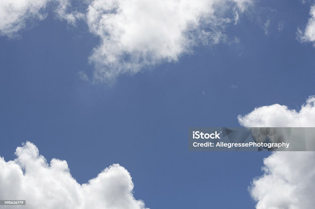 Błękitne niebo i chmury - Zbiór zdjęć royalty-free (Bez ludzi)