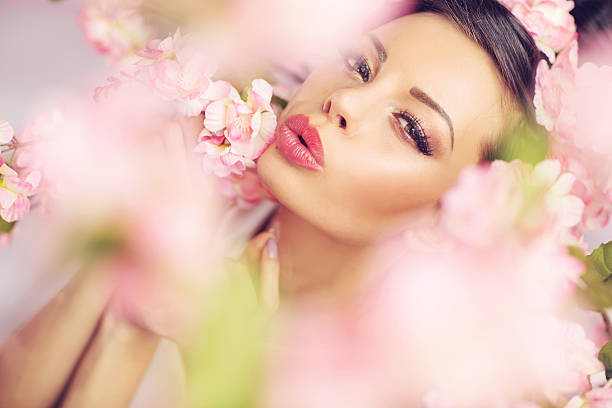 istock Pretty lady making the kiss gesture 495627313