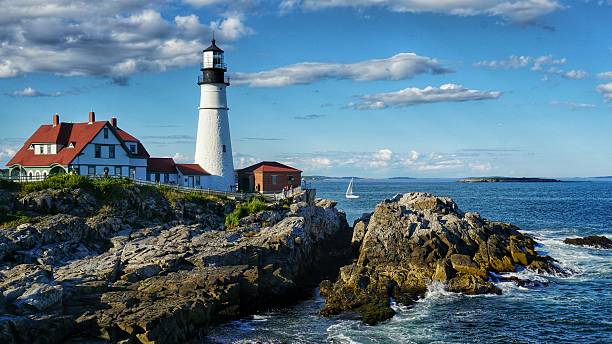 faro de portland asamblea, cabo elizabeth, navegación a vela, en la costa de maine - lighthouse landscape maine sea fotografías e imágenes de stock