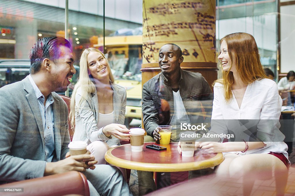 I tuoi amici sono a Hong Kong cafe - Foto stock royalty-free di Abbigliamento casual