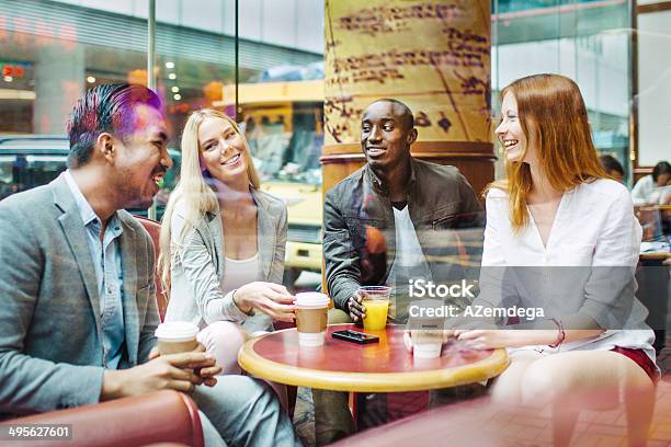 I Tuoi Amici Sono A Hong Kong Cafe - Fotografie stock e altre immagini di Abbigliamento casual - Abbigliamento casual, Adulto, Alchol