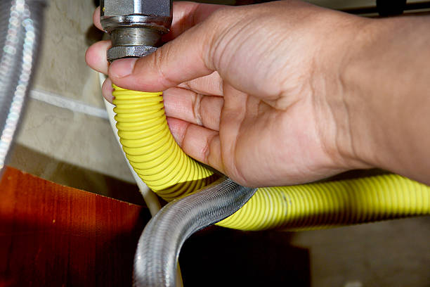 impianti idraulici - water heater boiler water pipe basement foto e immagini stock