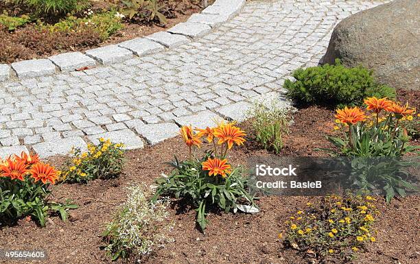 Neue Garden Path Stockfoto und mehr Bilder von Architektur - Architektur, Blume, Blumenbeet