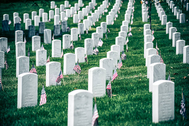 メモリアルデー、アーリントン国立 cementery - arlington national cemetery virginia cemetery american flag ストックフォトと画像