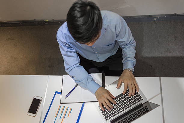 istock Typing is faster, but sometimes we need to take note 495662358