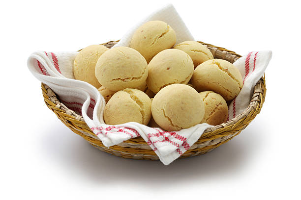 pao 공제율 queijo, 브라질리안 치즈 롤 빵 - basket bread breakfast close up 뉴스 사진 이미지