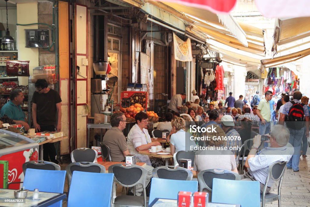 El Café al aire libre en la antigua ciudad de Jerusalén - Foto de stock de Jerusalén libre de derechos