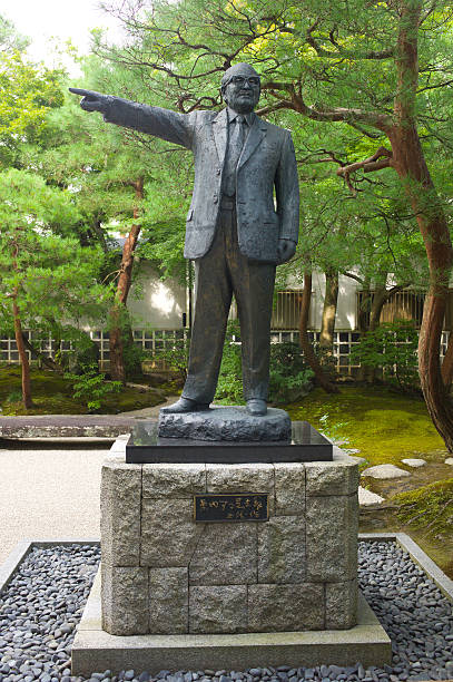 statue de adachi zenko-adachi museum of art, du japon - strengh photos et images de collection