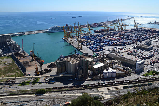 istock Port in Barcelona 495670649