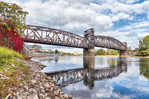 istock Old railroad bridge in Magdeburg 495672328