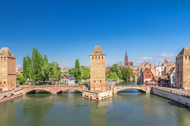 strasbourg 、メディバルブリッジクヴェール橋ます。アルザス、フランス製です。 - covered bridge ストックフォトと画像