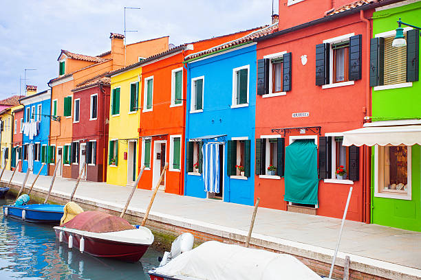 row houses, włochy - chimney lagoon island canal zdjęcia i obrazy z banku zdjęć