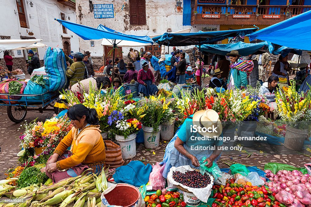 Menschen in einer Marktes in Pisac, Peru - Lizenzfrei Markt - Verkaufsstätte Stock-Foto