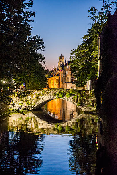 bruges w nocy - bruges belgium history scenics zdjęcia i obrazy z banku zdjęć