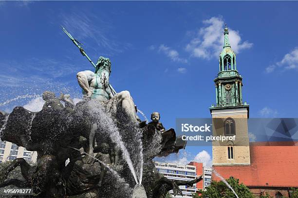 Fontana Di Nettuno Berlino - Fotografie stock e altre immagini di Alexanderplatz - Alexanderplatz, Ambientazione esterna, Berlino - Germania