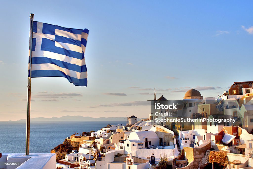 Griechische Flagge Über Oia Stockfoto und mehr Bilder von Griechenland -  Griechenland, Griechische Flagge, Flagge - iStock