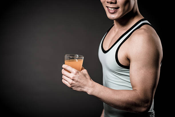 jugo de naranja - instructor one person fruit drinking fotografías e imágenes de stock