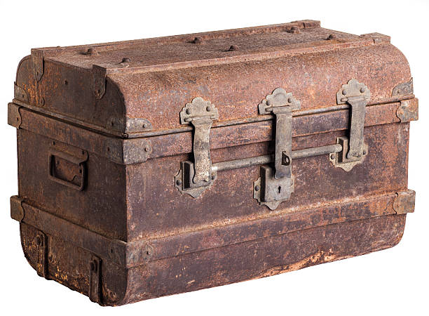 istock old metal treasure chest. 495714371