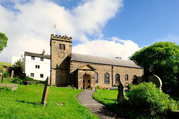 igreja de bruxas - pendle imagens e fotografias de stock