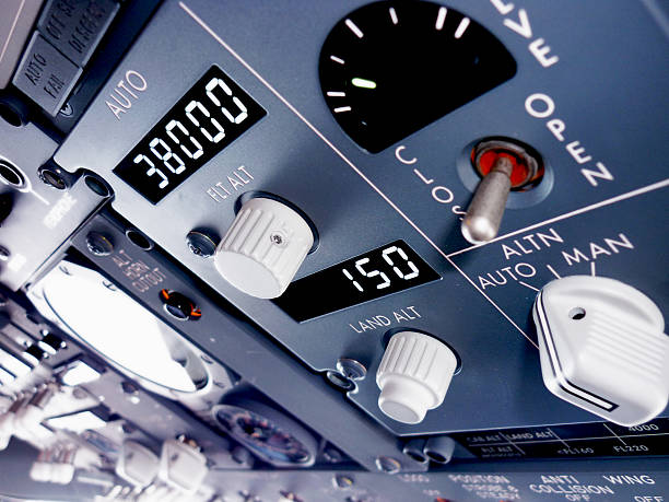 nadmiernemu panelu boeing 737-800 - airplane altitude dial speedometer equipment zdjęcia i obrazy z banku zdjęć