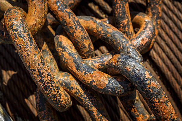 cadenas oxidadas - rust textured rusty industrial ship fotografías e imágenes de stock