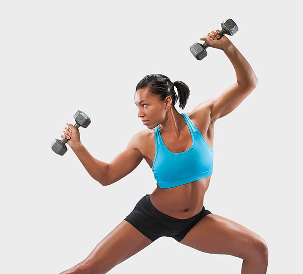 근력 운동 연습을 - dumbbell women body building exercises flexing muscles 뉴스 사진 이미지