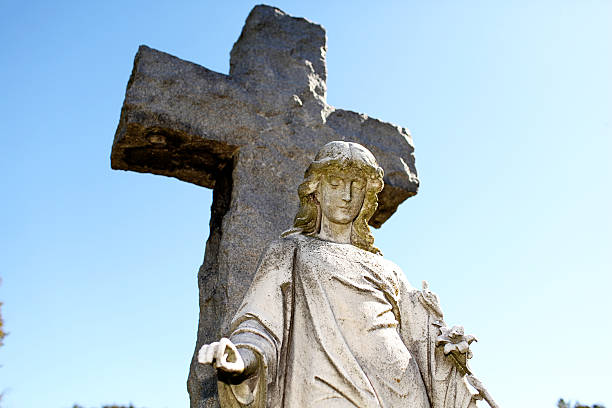 istock Vintage Angel and Cross 495755184
