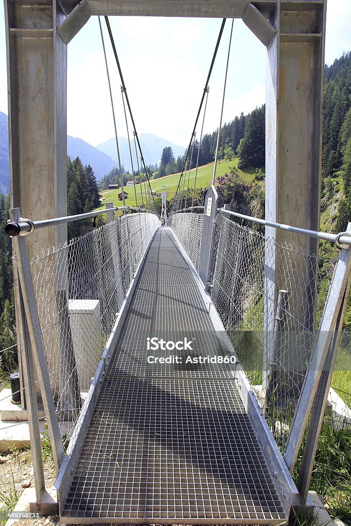 Ponte sospeso - Foto stock royalty-free di Alpi