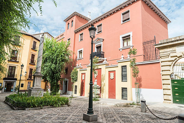 centro storico di granada, spagna - boulevard mansion road grounds foto e immagini stock