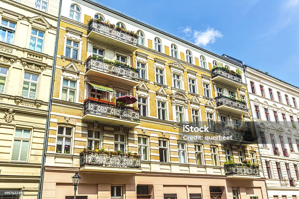 Die restaurierten alten apartment-Gebäude in Berlin - Lizenzfrei Altstadt Stock-Foto