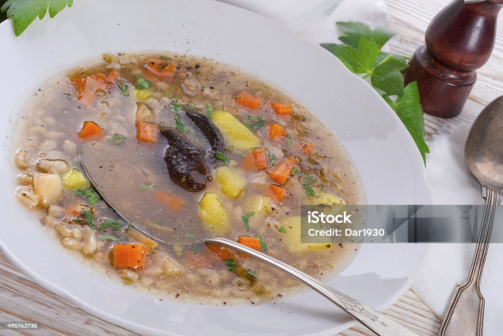 Krupnik-  polaco sopa de cebada mondada - Foto de stock de Alimento libre de derechos