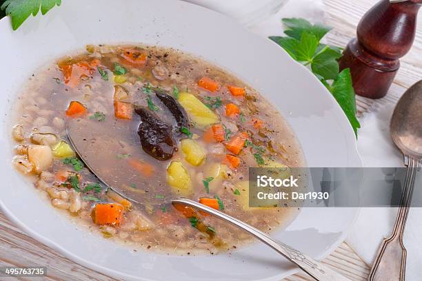 Krupnik 58 Pani Polski Pearl Barley Zupa - zdjęcia stockowe i więcej obrazów Cebula - Cebula, Czerwony, Fotografika