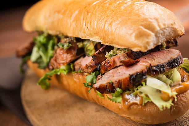 filet de porc sandwich - pork tenderloin dinner barbecue photos et images de collection