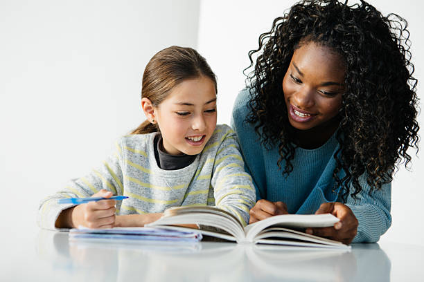 éxito tutoring - back to school young women cheerful happiness fotografías e imágenes de stock