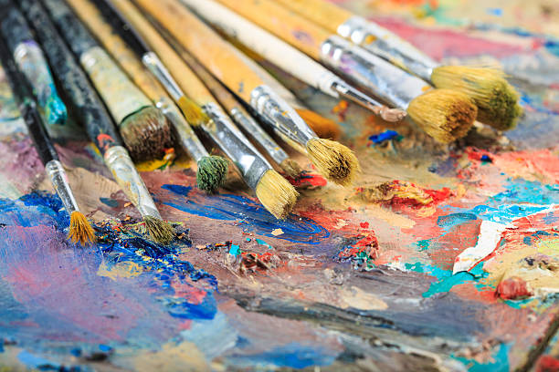 istock oil drawing board with pen 495777312