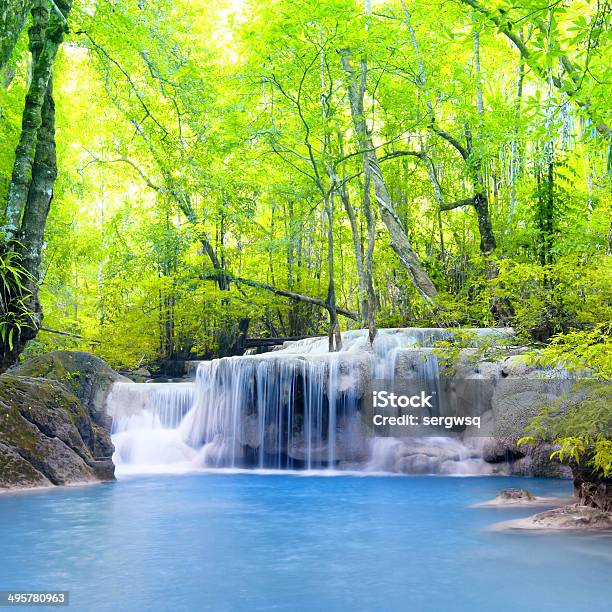 Cascate Di Erawan In Thailandia Bellissimo Sfondo Di Natura - Fotografie stock e altre immagini di Acqua