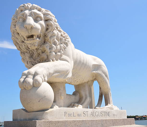 istock Bridge of Lions Monument 495783113