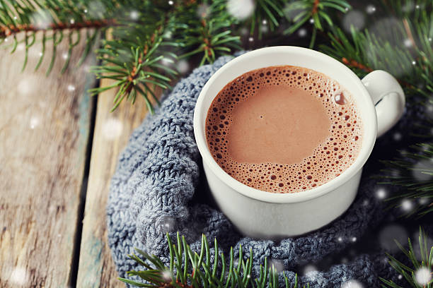 tasse heiße schokolade oder kakao mit schnee-effekt - nobody drink hot drink coffee stock-fotos und bilder