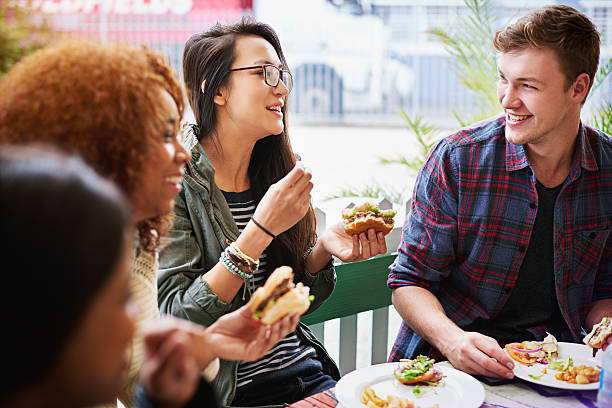 istock Fast food and friendship 495799462