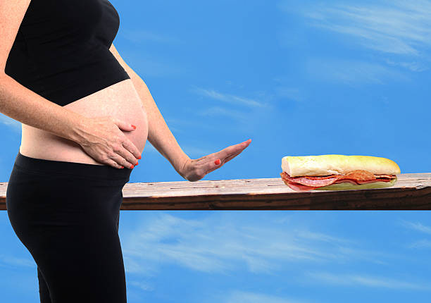 épicerie tout en évitant la viande femmes enceintes - club sandwich picto photos et images de collection